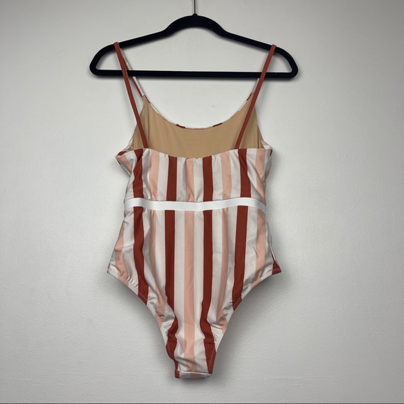 Nadii Strapped Elastic One Piece Swimsuit - Picture 5 of 6